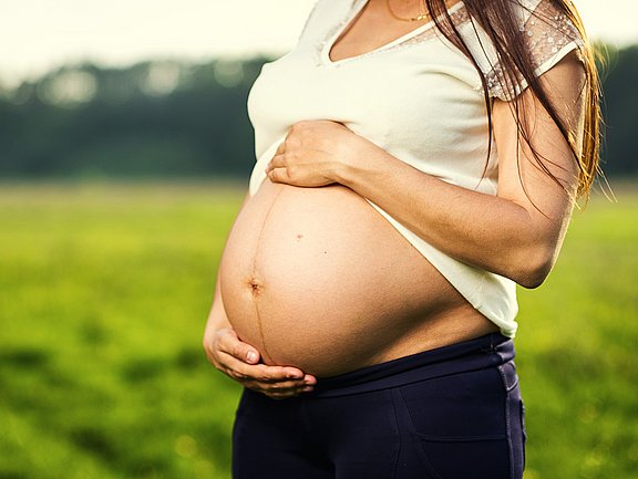 Hübner Ratgeber Silicium kann Schwangerschaftsstreifen lindern
